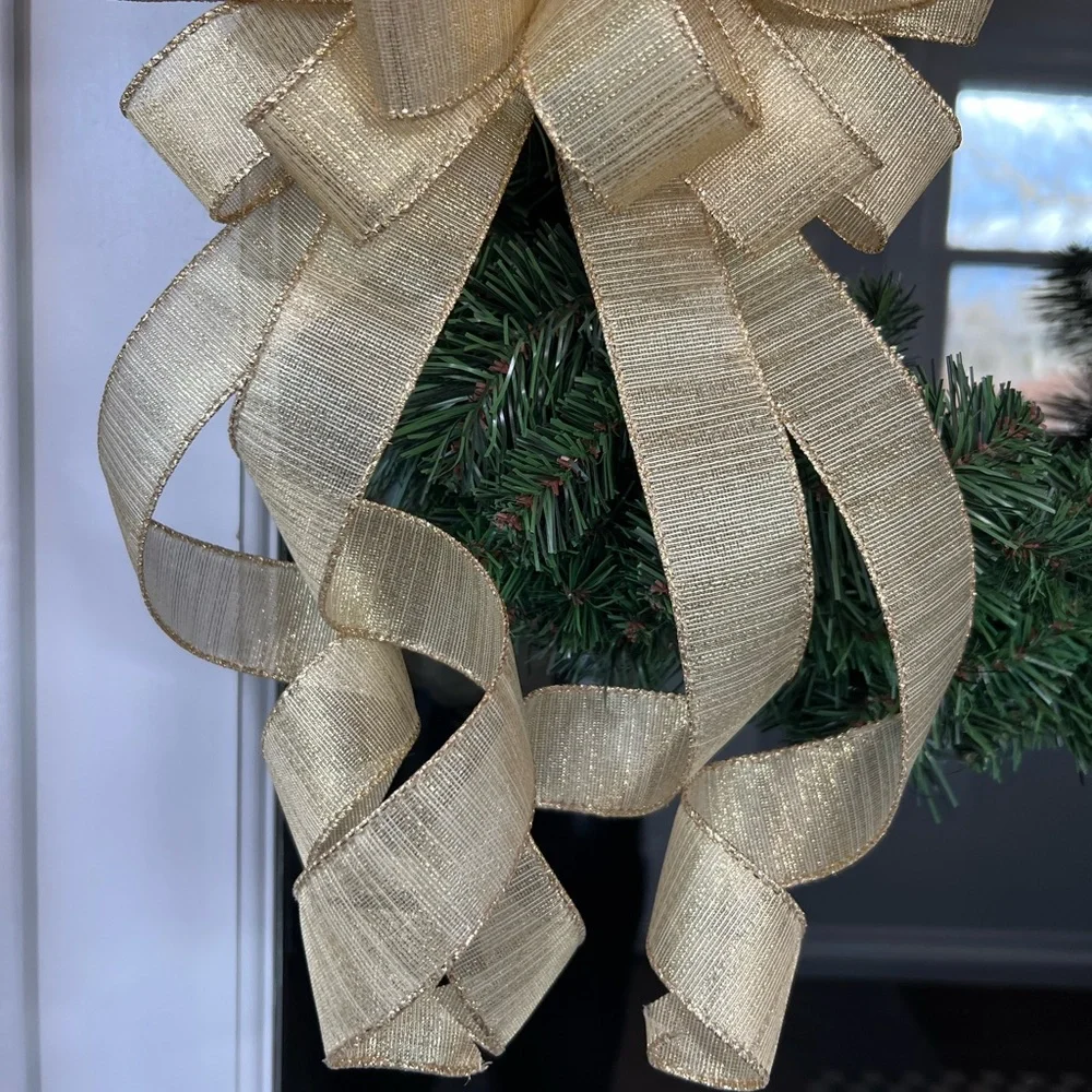 Luxurious Gold Holiday Wreath Bow
